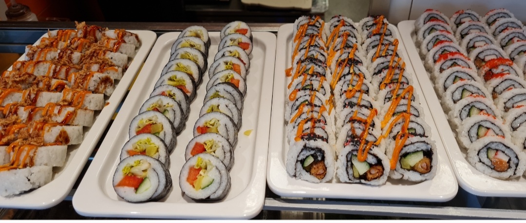 Thailändsk Sushi gott till Roku Gin Distilled in Japan