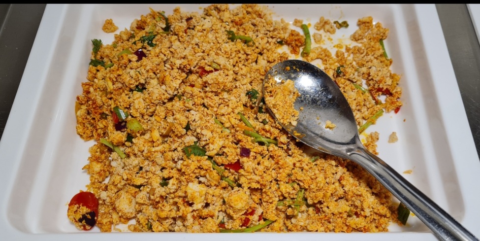 Thailändsk nasi goreng med brytbönor och kryddor